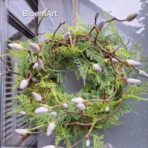 Moskrans met kunst wilde asparagus en Magnolia