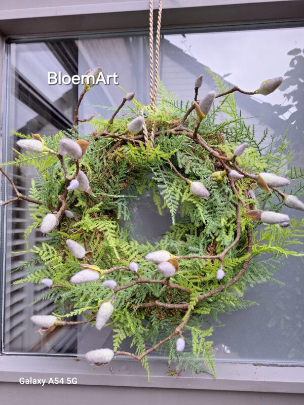 Moskrans met kunst wilde asparagus en Magnolia