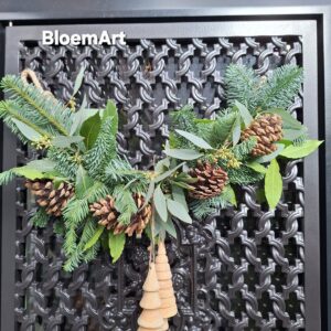 5 DIY Kerst guirlandes met 2 houten boompjes