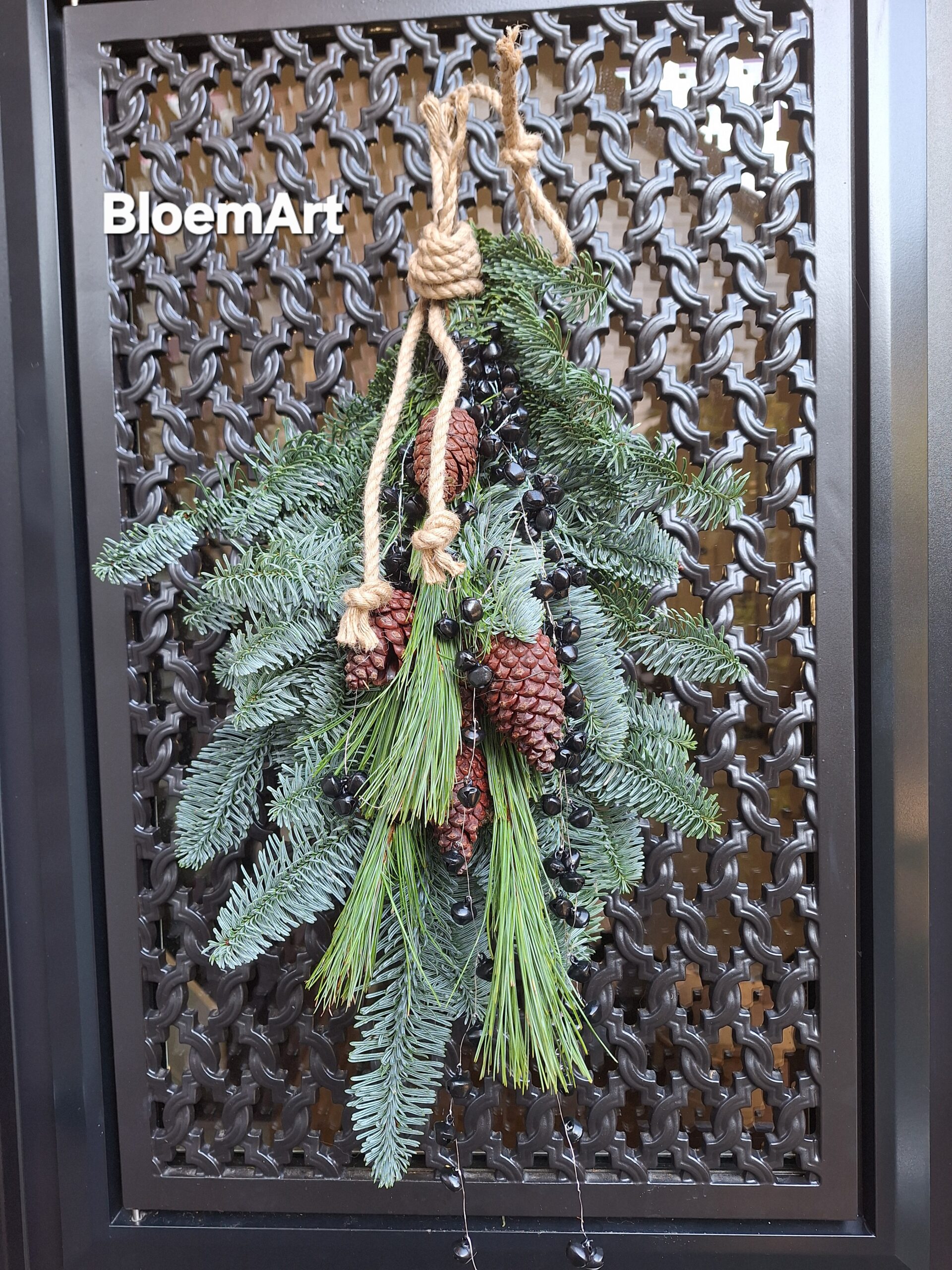 DIY kersttoef met zwarte belletjes